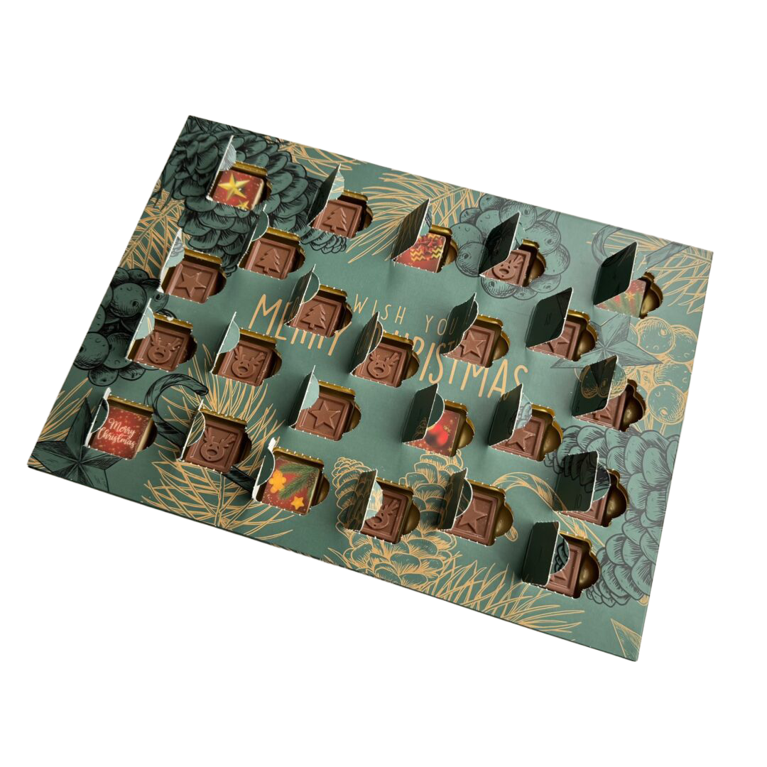Adventskalender – 24 Türchen | Gefüllt mit Milchschokolade | Personalisierbar | FSC-zertifiziert
