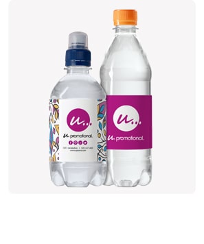 2 Mineralwasserflaschen von Maxilia in unterschiedlicher Größe mit individuell gestaltetem Etikett